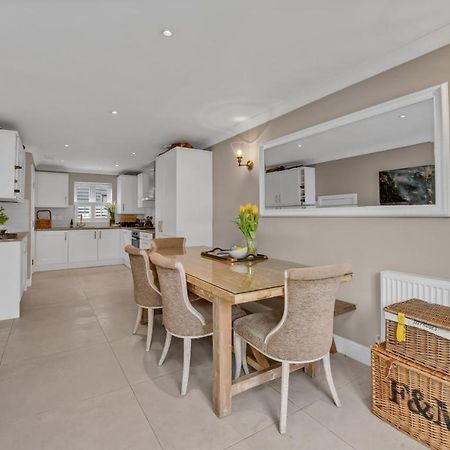 Stylish 3 Bedroom Townhouse For 5 Guests, Set In The Medieval Grid With Off Street Parking Bury St. Edmunds Buitenkant foto