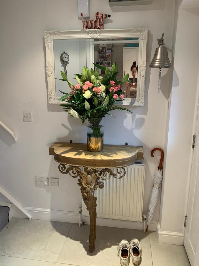 Stylish 3 Bedroom Townhouse For 5 Guests, Set In The Medieval Grid With Off Street Parking Bury St. Edmunds Buitenkant foto