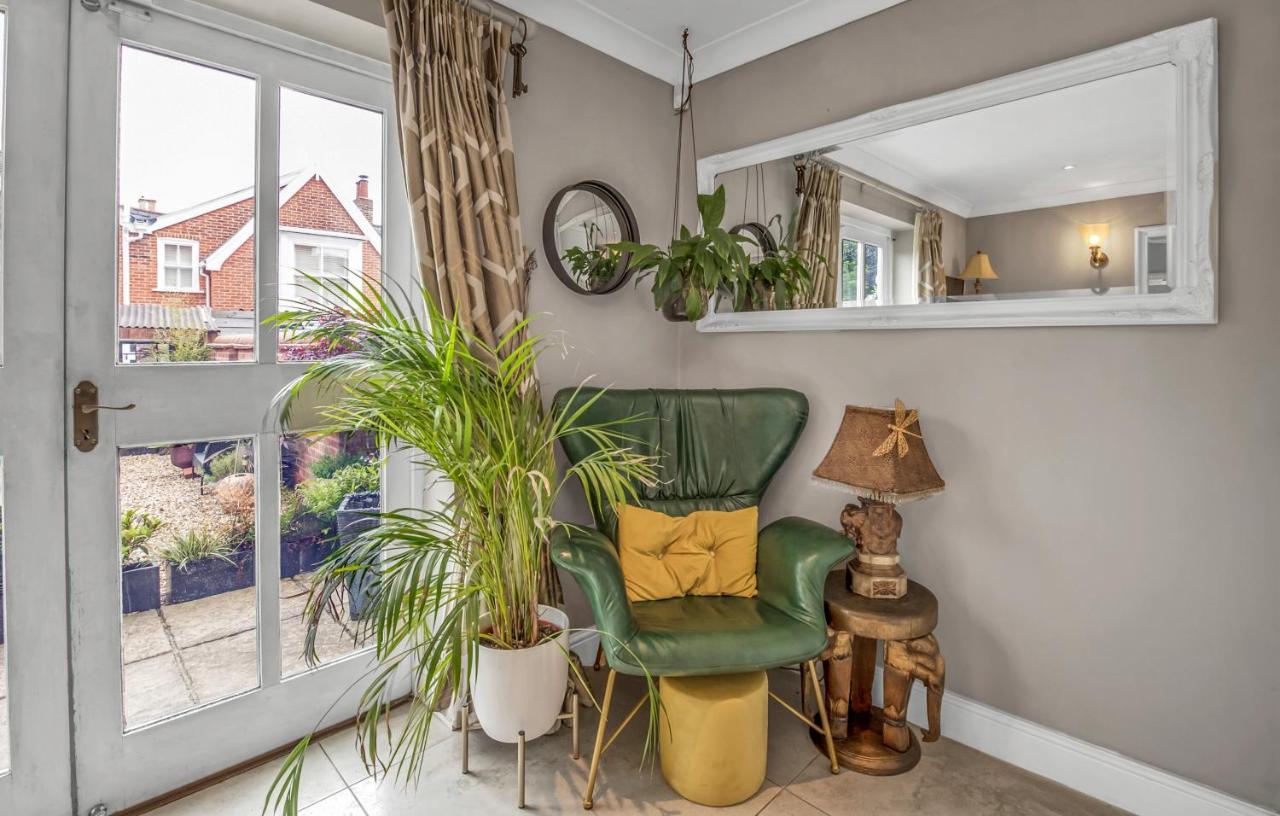 Stylish 3 Bedroom Townhouse For 5 Guests, Set In The Medieval Grid With Off Street Parking Bury St. Edmunds Buitenkant foto