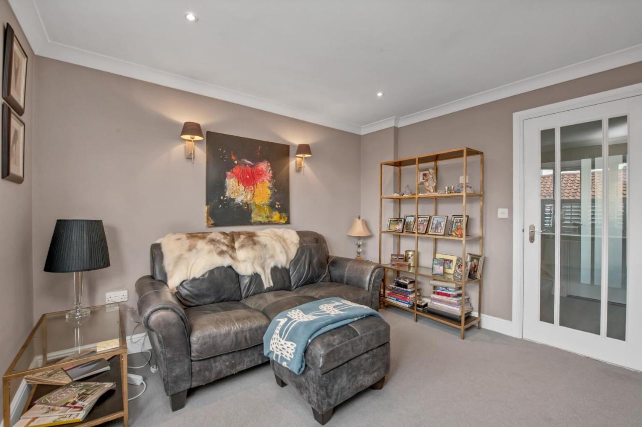 Stylish 3 Bedroom Townhouse For 5 Guests, Set In The Medieval Grid With Off Street Parking Bury St. Edmunds Buitenkant foto