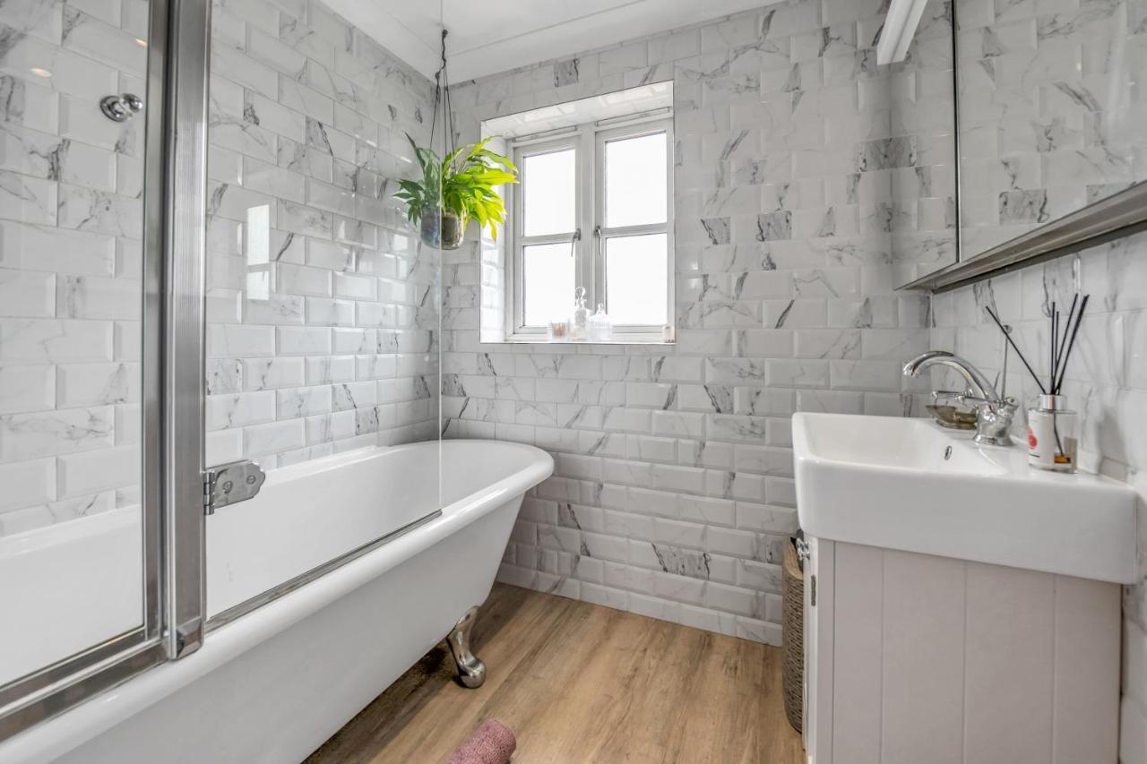 Stylish 3 Bedroom Townhouse For 5 Guests, Set In The Medieval Grid With Off Street Parking Bury St. Edmunds Buitenkant foto