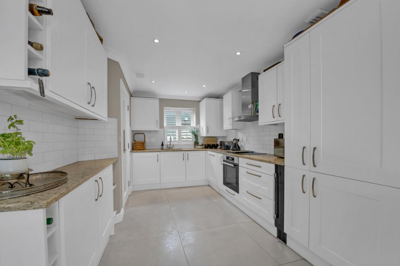 Stylish 3 Bedroom Townhouse For 5 Guests, Set In The Medieval Grid With Off Street Parking Bury St. Edmunds Buitenkant foto