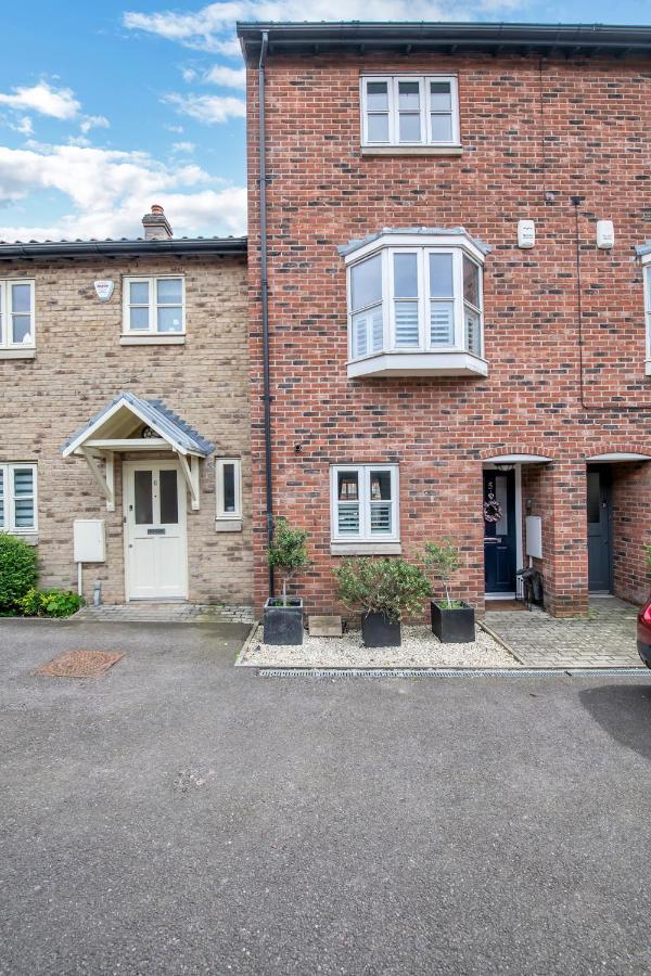 Stylish 3 Bedroom Townhouse For 5 Guests, Set In The Medieval Grid With Off Street Parking Bury St. Edmunds Buitenkant foto